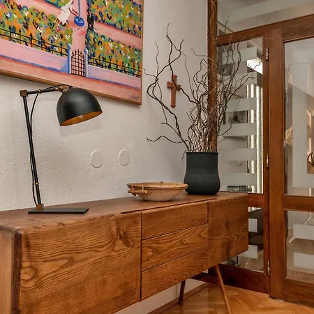 Three-bedroom With Sea View 04