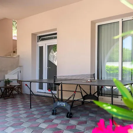 Semesterbostad Three-bedroom With Sea View 04