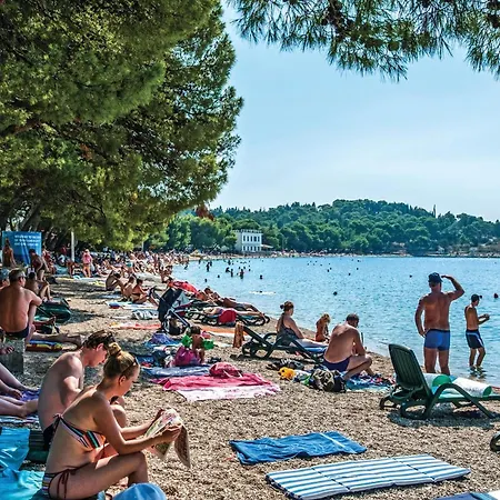 Three-bedroom With Sea View 04 Semesterbostad