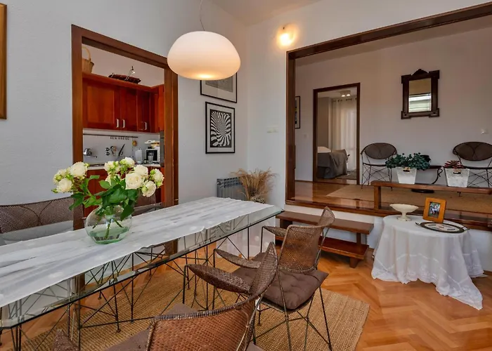 Three-bedroom With Sea View 04