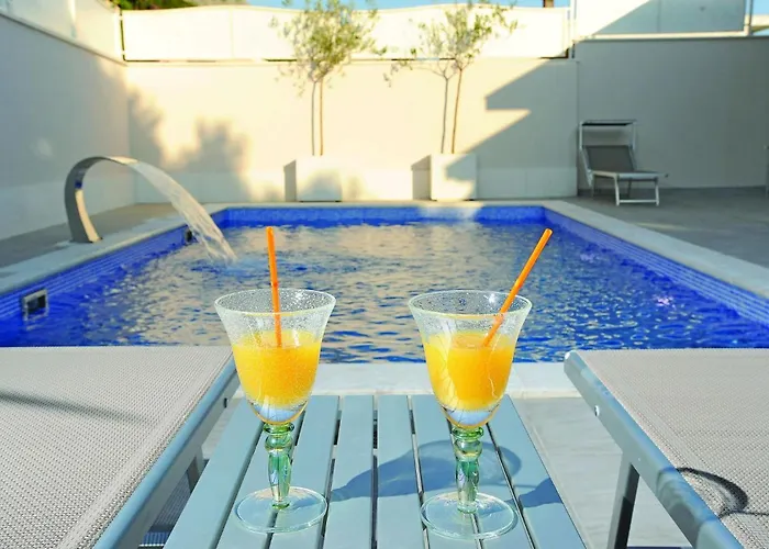 Feriehus Three-bedroom With Sea View 04 Makarska