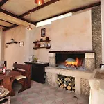 Σπίτι διακοπών Three-bedroom With Sea View 04 Μακάρσκα