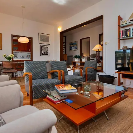 Three-bedroom With Sea View 04 بيت للعطل ماكارسكا