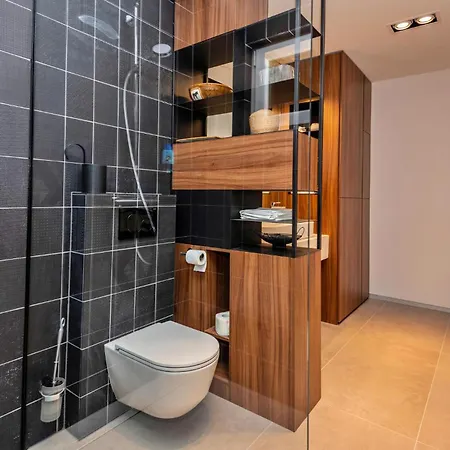 بيت للعطل Three-bedroom With Sea View 04