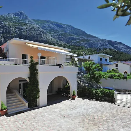 Three-bedroom With Sea View 04 بيت للعطل *