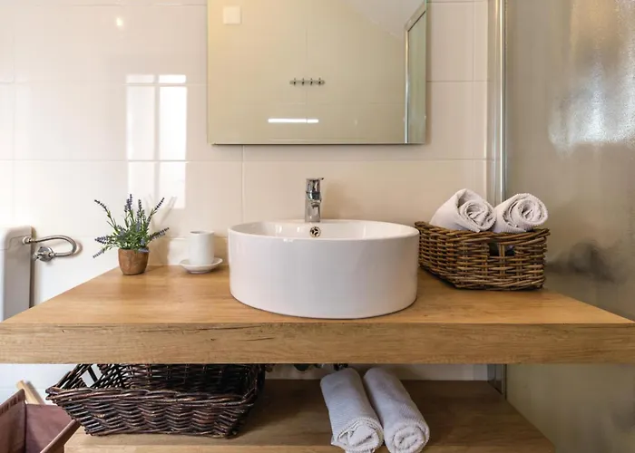 Three-bedroom With Sea View 04 Casa vacanze Makarska