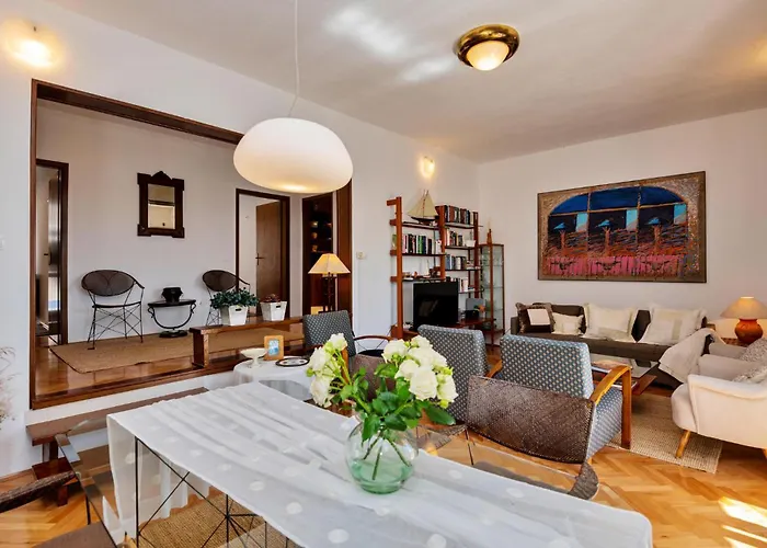 Three-bedroom With Sea View 04 *