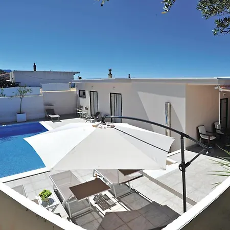 Three-bedroom With Sea View 04