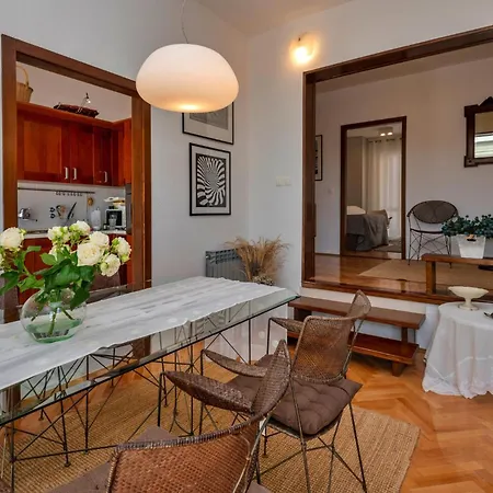 Three-bedroom With Sea View 04