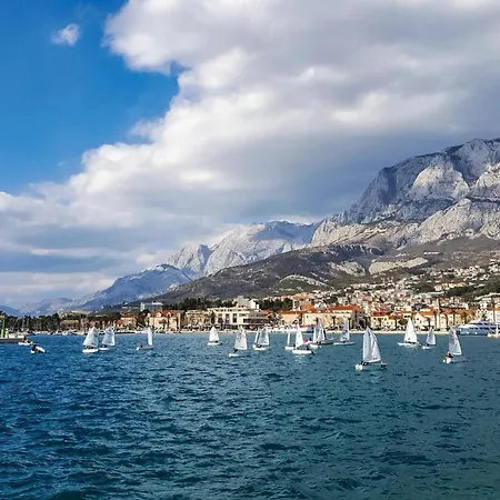 3 Bedroom Gorgeous In Holiday home Makarska