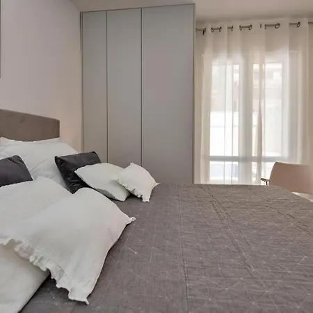 Three-bedroom With Sea View 04