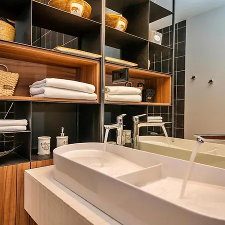 Three-bedroom With Sea View 04 Makarska