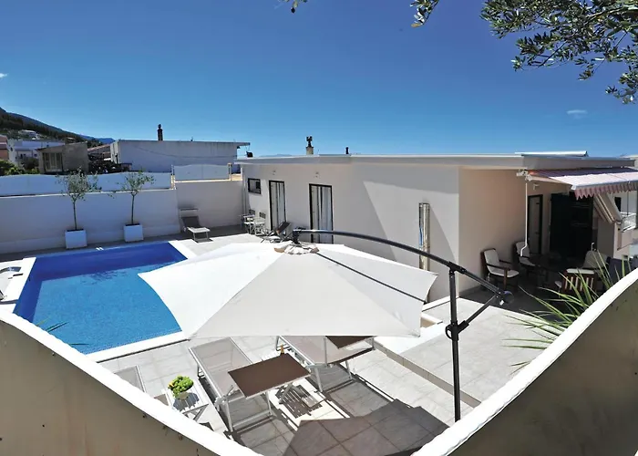 Three-bedroom With Sea View 04