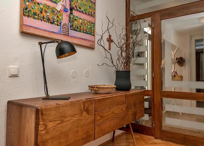 Three-bedroom With Sea View 04