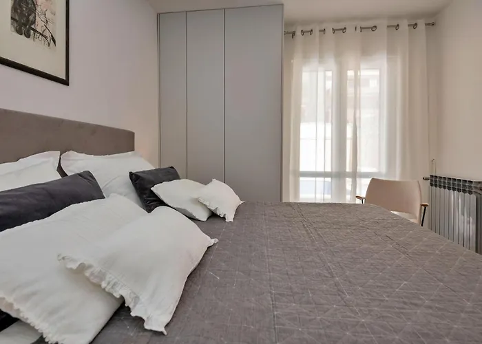 Three-bedroom With Sea View 04